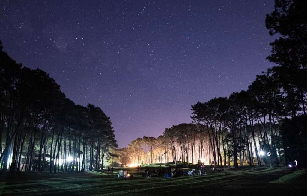 Espectaculo estelar en el cielo despejado de Carilo